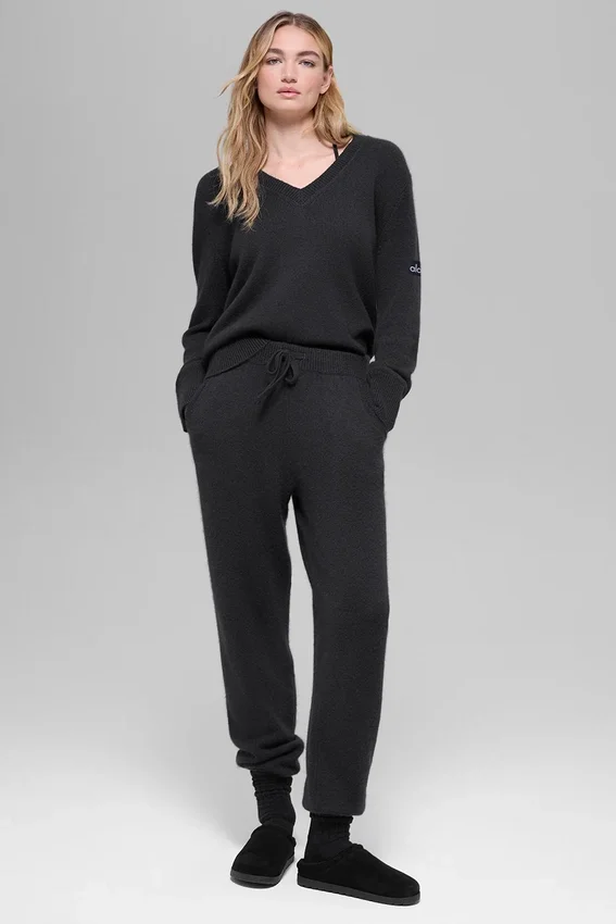 New Class oversized strikkegenser i ull og kashmir med V-hals – svart