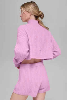 Kort Winter Bliss-halskrage med langermet strikk i kabelmønster – Candy Heart P