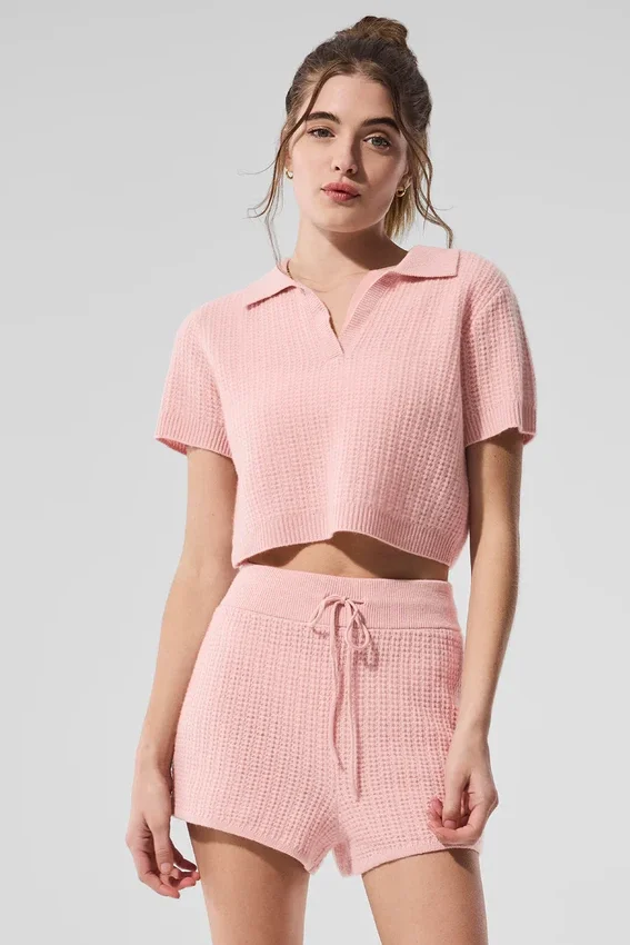 Polo-T-skjorte i myk kashmir med vaffelstrikk – rosa kvarts