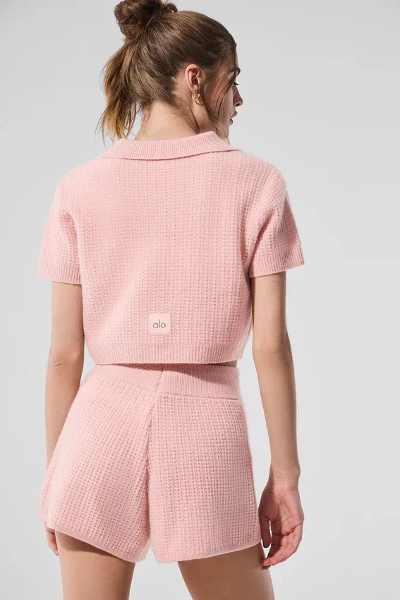 Polo-T-skjorte i myk kashmir med vaffelstrikk – rosa kvarts
