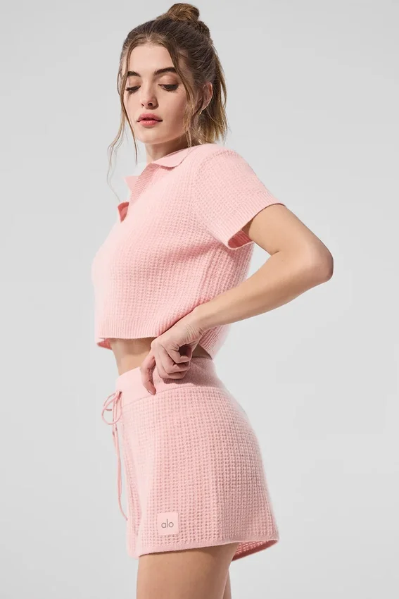 Polo-T-skjorte i myk kashmir med vaffelstrikk – rosa kvarts