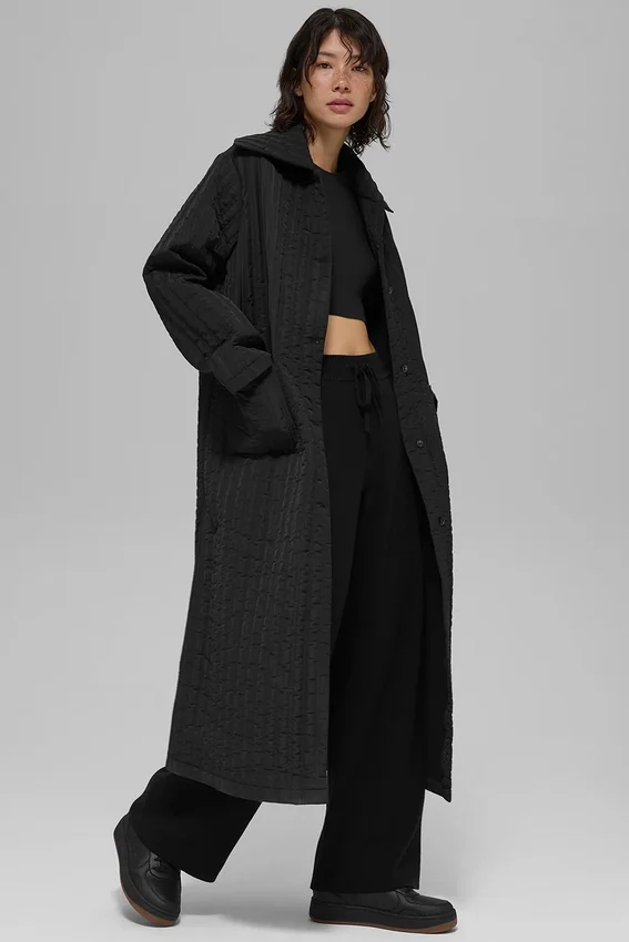 Quilted Skyline Long Coat – svart