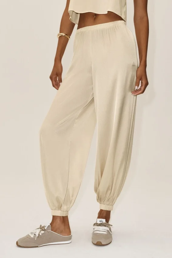 Radiance-bukser i silke-blanding med High-Waist-design – Sandy Beige