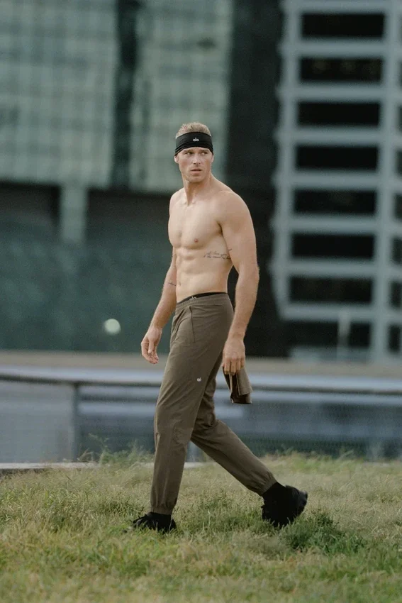 Repetition Jogger – Olive Tree