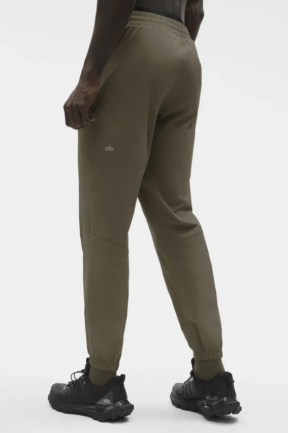 Repetition Jogger – Olive Tree