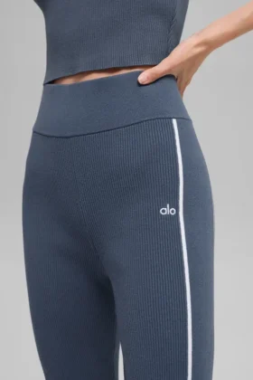 Ribbestrikket Highline Flare-buks – Bluestone/hvit