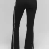 Ribbestrikket Highline Flare-buks – svart/hvit