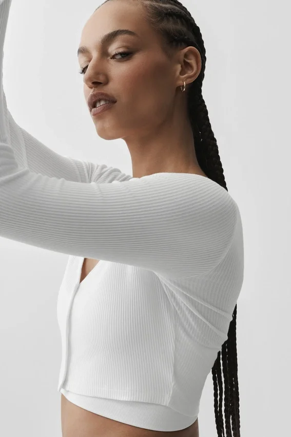 Ribbet, kort Whisper-cardigan – hvit