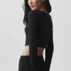Ribbet, kort Whisper-cardigan – svart