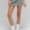 Ribbet strikkegenser med Highline-miniskjørt – Lunar Grey/White