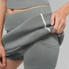 Ribbet strikkegenser med Highline-miniskjørt – Lunar Grey/White