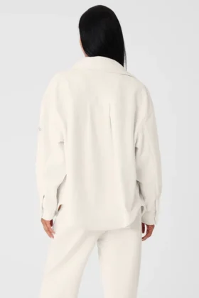 Ribbet velour «Mountain Side Shacket» – elfenben