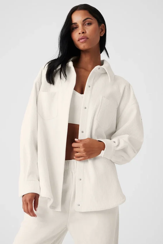 Ribbet velour «Mountain Side Shacket» – elfenben