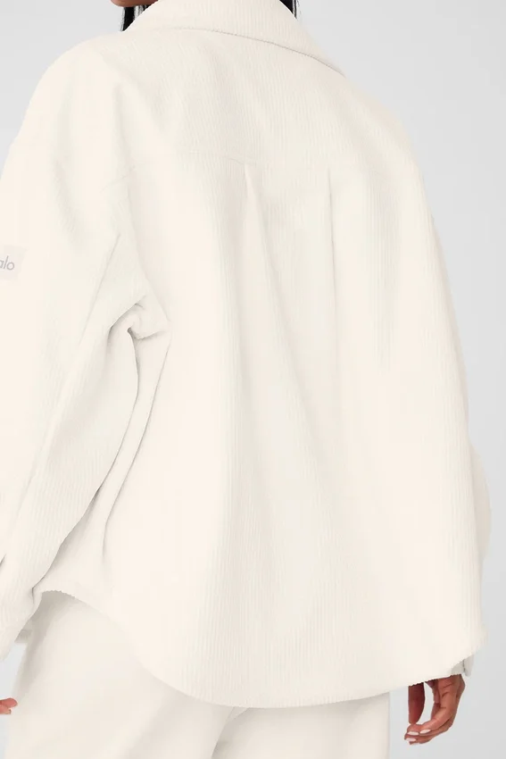Ribbet velour «Mountain Side Shacket» – elfenben
