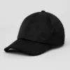 Satin-cap til fritiden – svart