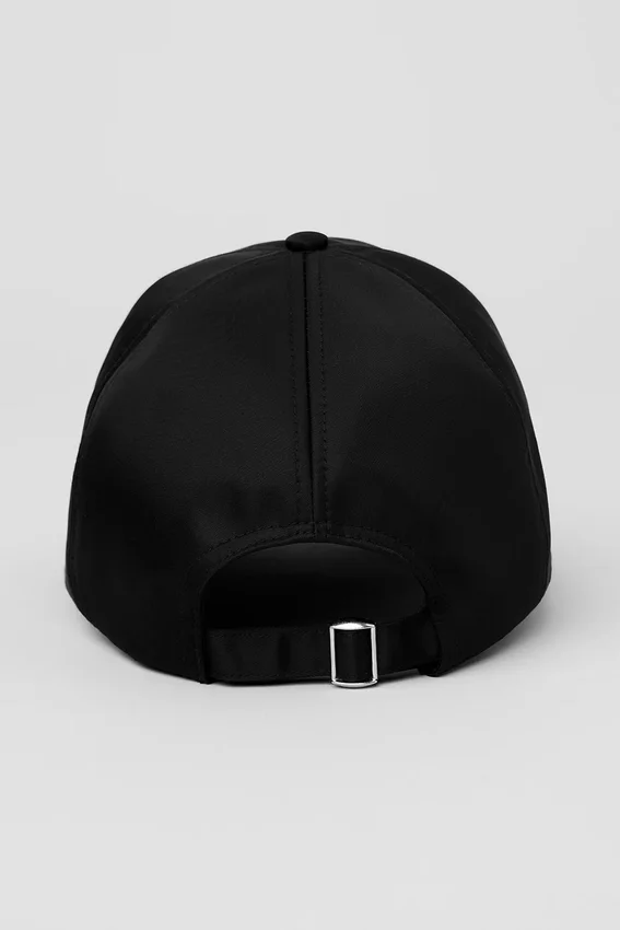 Satin-cap til fritiden – svart