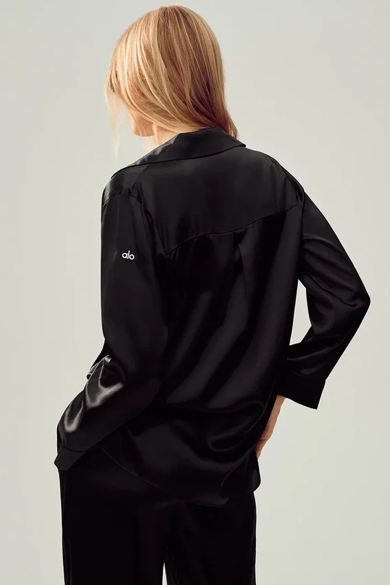 Silk Luminous Button up – Svart