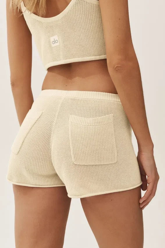 Silke- og kashmirshorts med middels høy midje – Heatwave – Sandy Beige