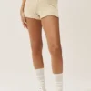 Silke- og kashmirshorts med middels høy midje – Heatwave – Sandy Beige