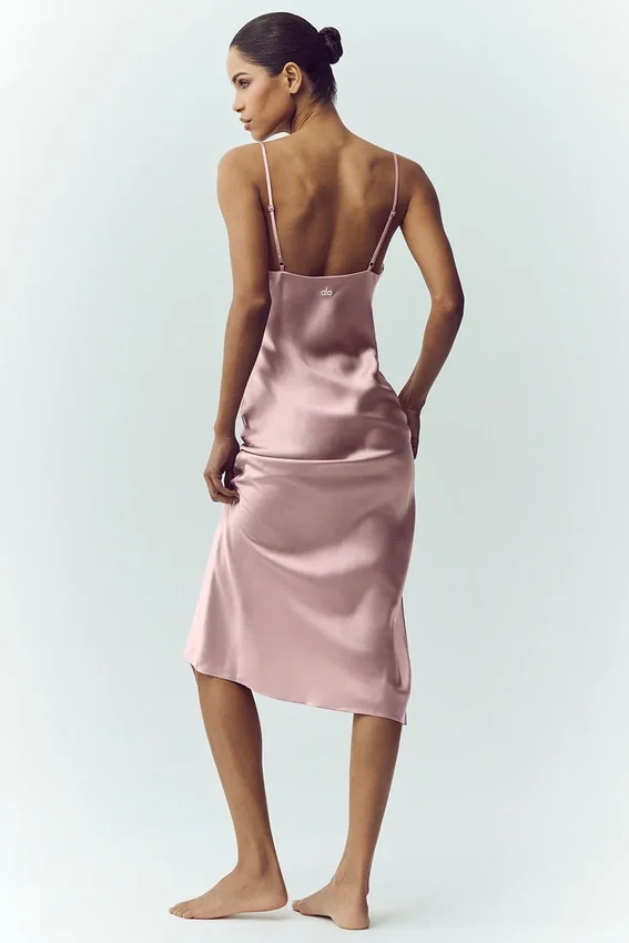Silke-slipkjole i lysende farger – rosa champagne