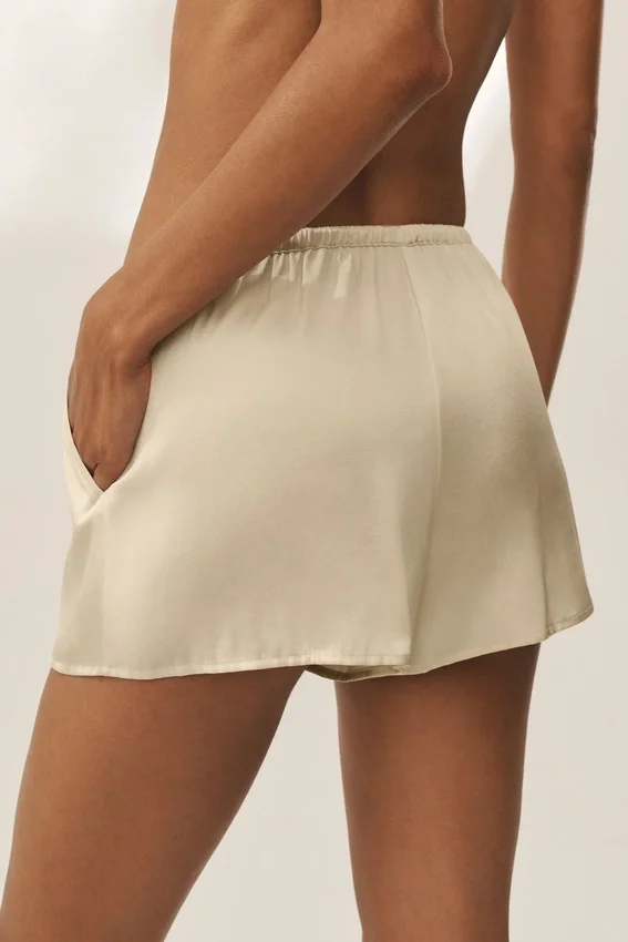 Silkeblanding Radiance Shorts – Sandy Beige