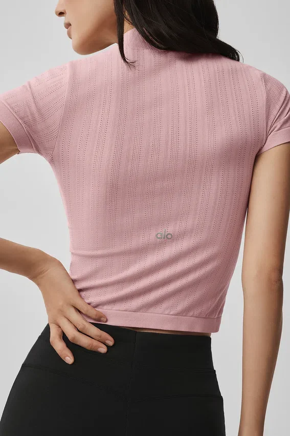 Sømløs kortærmet topp med høy hals i pointelle – Vintage Pink