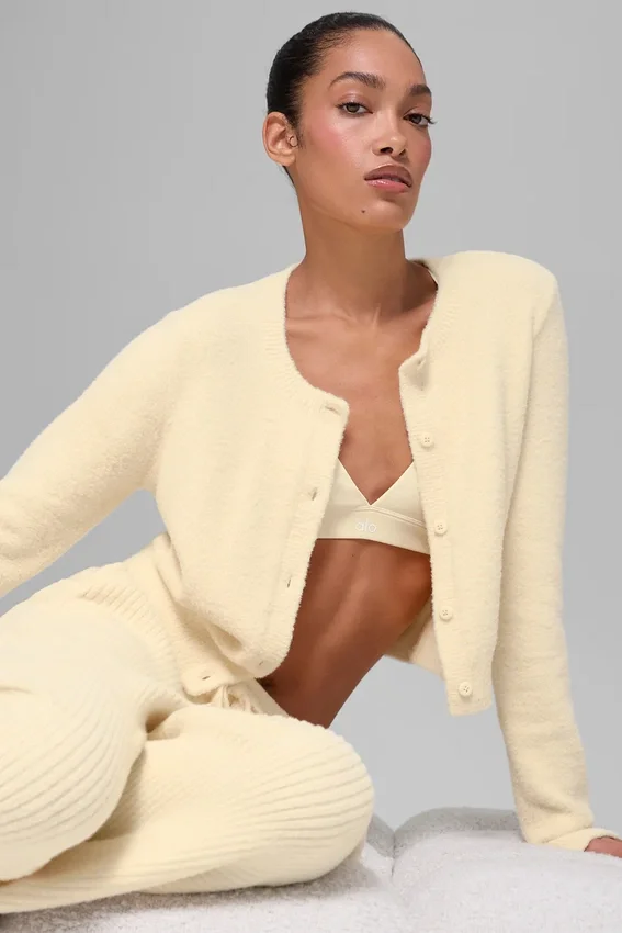 Snuggle up Strikkegenser kort cardigan – Candlelight Yellow