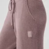 Snuggle up-strikkegenser med High-Waist-bukser med vide ben – Mushroom