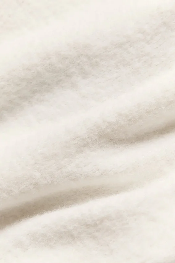 Snuggle up-strikkegenser med korte ermer – elfenben