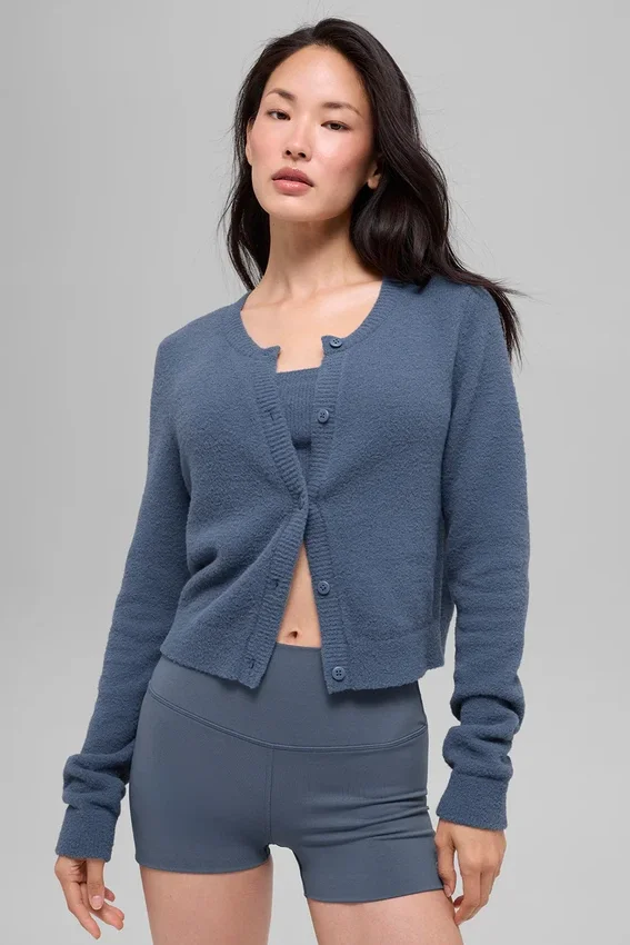 Snuggle up Strikkegensere kort cardigan – Bluestone