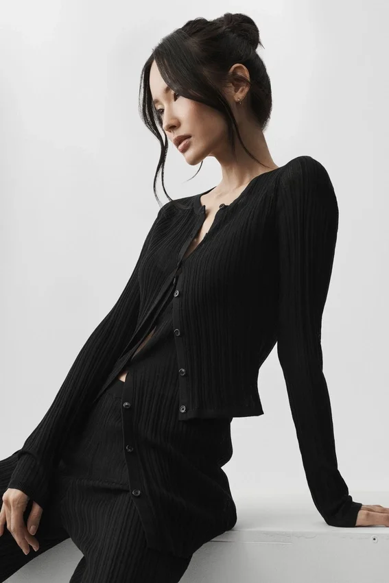 Strikkegenser Sunlit Cardigan – svart