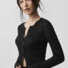 Strikkegenser Sunlit Cardigan – svart