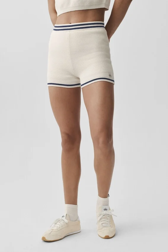 Tennis Club Strikkegenser Knit Hot Shorts – Elfenben/Marineblå