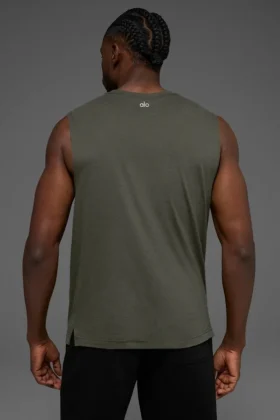 Triumph Muscle Tank – stealthgrønn