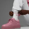 Unisex halvhøye Throwback-sokker – hvit/rosa villrose
