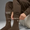 Unisex-sokker i ull og kashmir med lett frostet overflate – Espresso Heather/Ivory