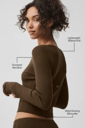 Unwind-strikkegenser med langermet modell – espresso
