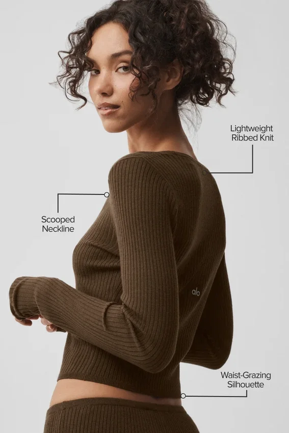 Unwind-strikkegenser med langermet modell – espresso