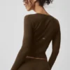 Unwind-strikkegenser med langermet modell – espresso