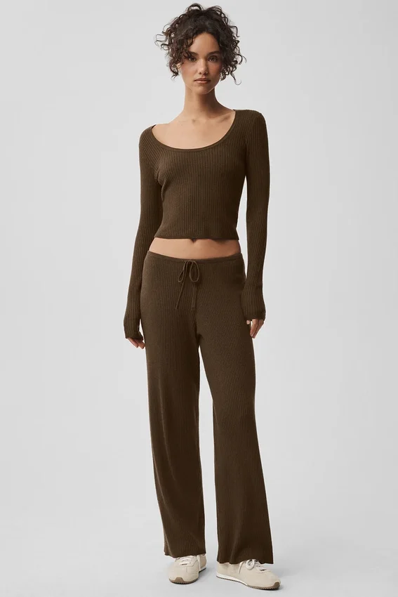 Unwind-strikkegenser med langermet modell – espresso