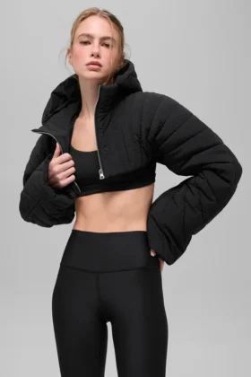 Vattert Starlight Puffer Shrug – svart