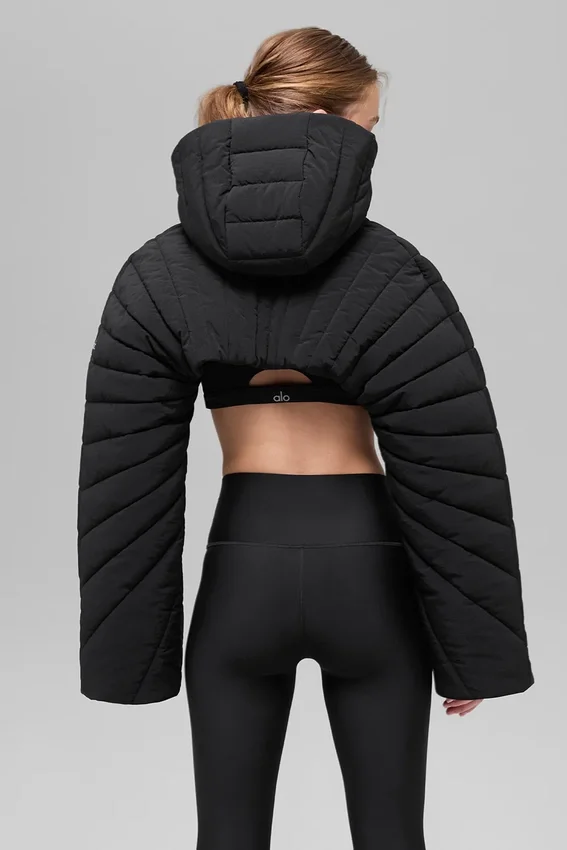 Vattert Starlight Puffer Shrug – svart